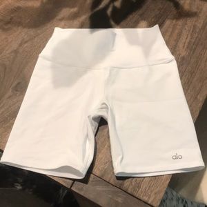 BRAND NEW ALO YOGA BIKE SHORTS